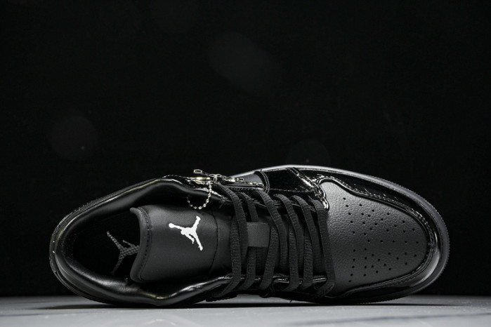 Air Jordan 1 Low “Black Croc”  HJ7743-010