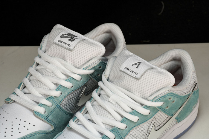 APRIL SKKATEBOARDS x NK SB Dunk Low  FD2562-400