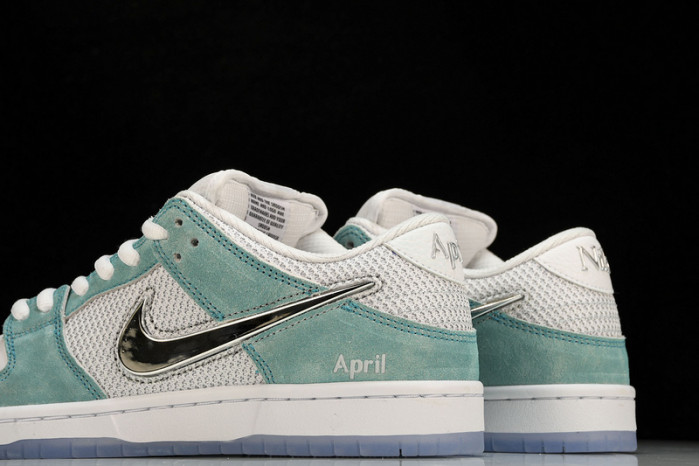 APRIL SKKATEBOARDS x NK SB Dunk Low  FD2562-400