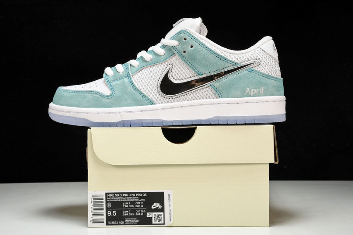 APRIL SKKATEBOARDS x NK SB Dunk Low  FD2562-400