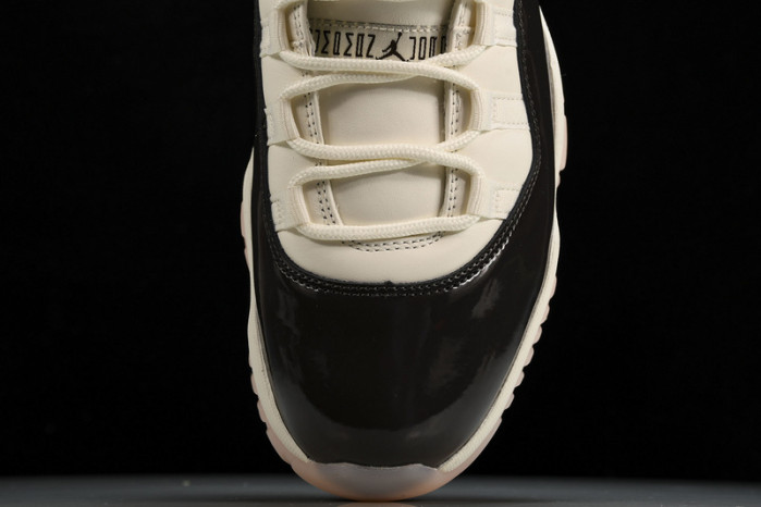 Air Jordan 11 WMNS Neapolitan AR0715-101