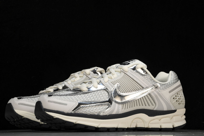 Nike Zoom Vomero 5 Photon Dust Metallic Silver  FD0884-025