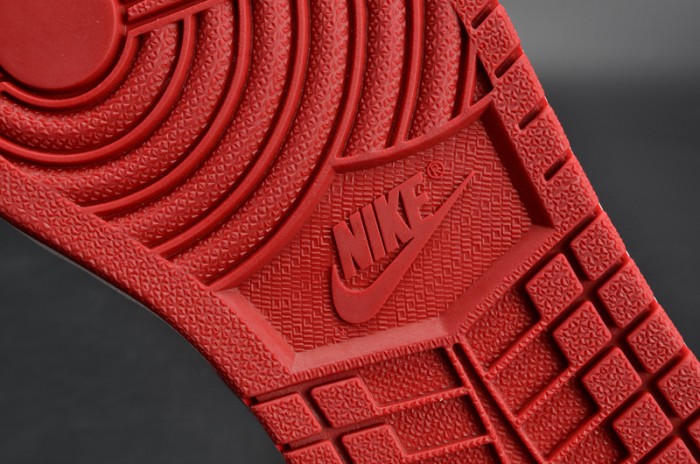 Air Jordan 1 Retro High OG “Banned” red mens  555088-001