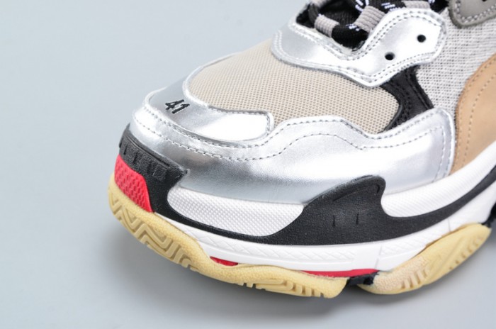 BL 17FW TRIPLE S 656686-W06G0-1001