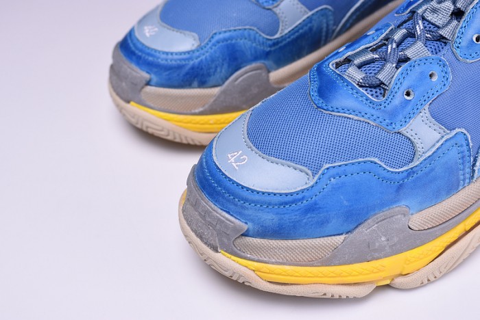 BL 17FW TRIPLE S“CREAM”  Washed Show Snea Grey  MENS 483513W06E