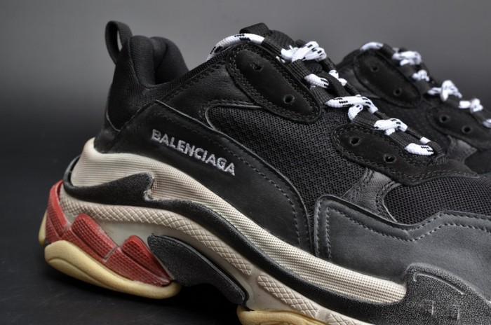 BL 17FW TRIPLE S TRAINER  BLACK/ RED MENS W05M23972