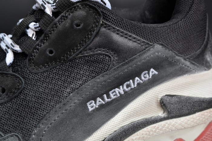 BL 17FW TRIPLE S TRAINER  BLACK/ RED MENS W05M23972